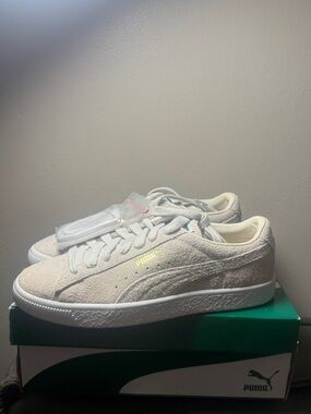 Puma Men’s Suede Low-Top Sneakers in Off-White